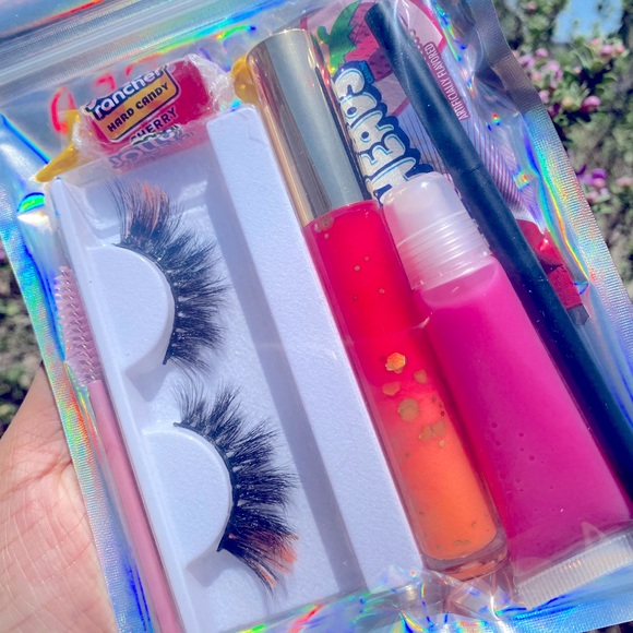 Makeup Bundle - Picture 1 of 1